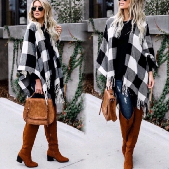 sarrah Sweaters - Sample Sale 5 Star Rated 🌟New Cozy Chic Plaid Fringe Poncho